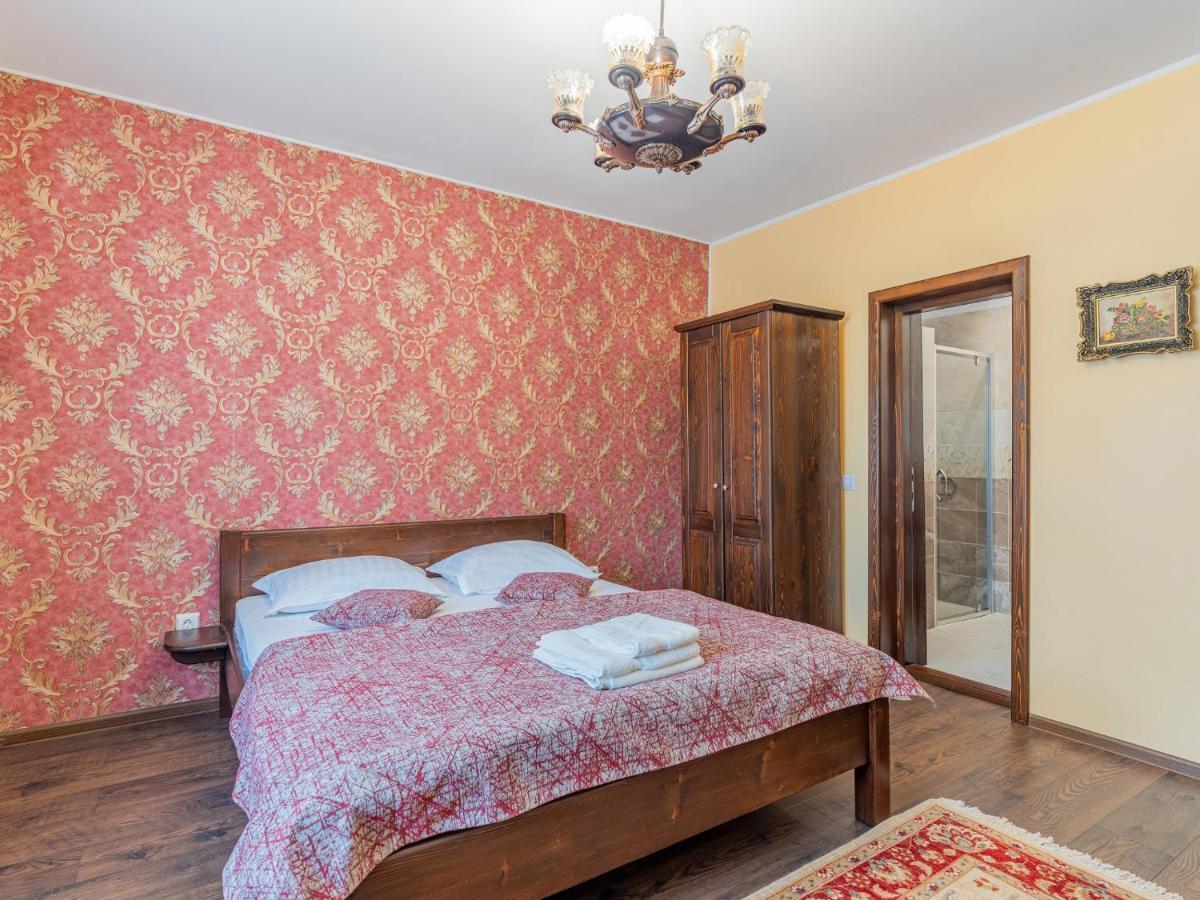 ホテル Casa Saraste Rîşnov エクステリア 写真