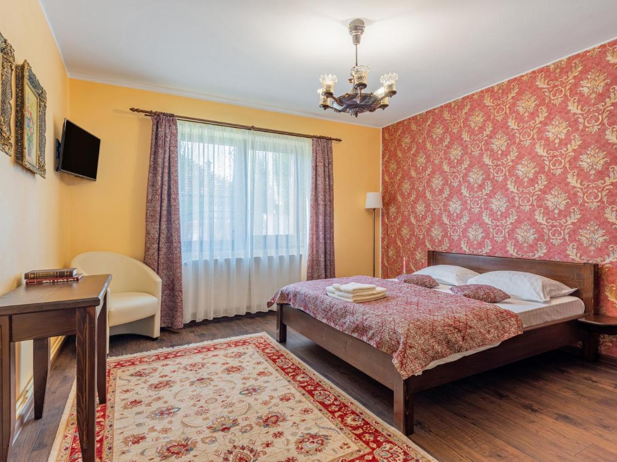 ホテル Casa Saraste Rîşnov エクステリア 写真