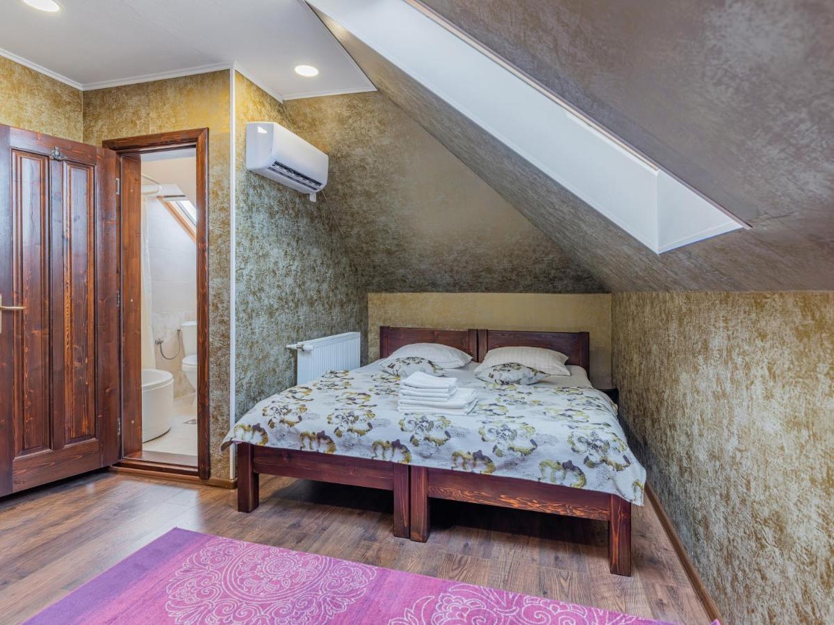 ホテル Casa Saraste Rîşnov エクステリア 写真