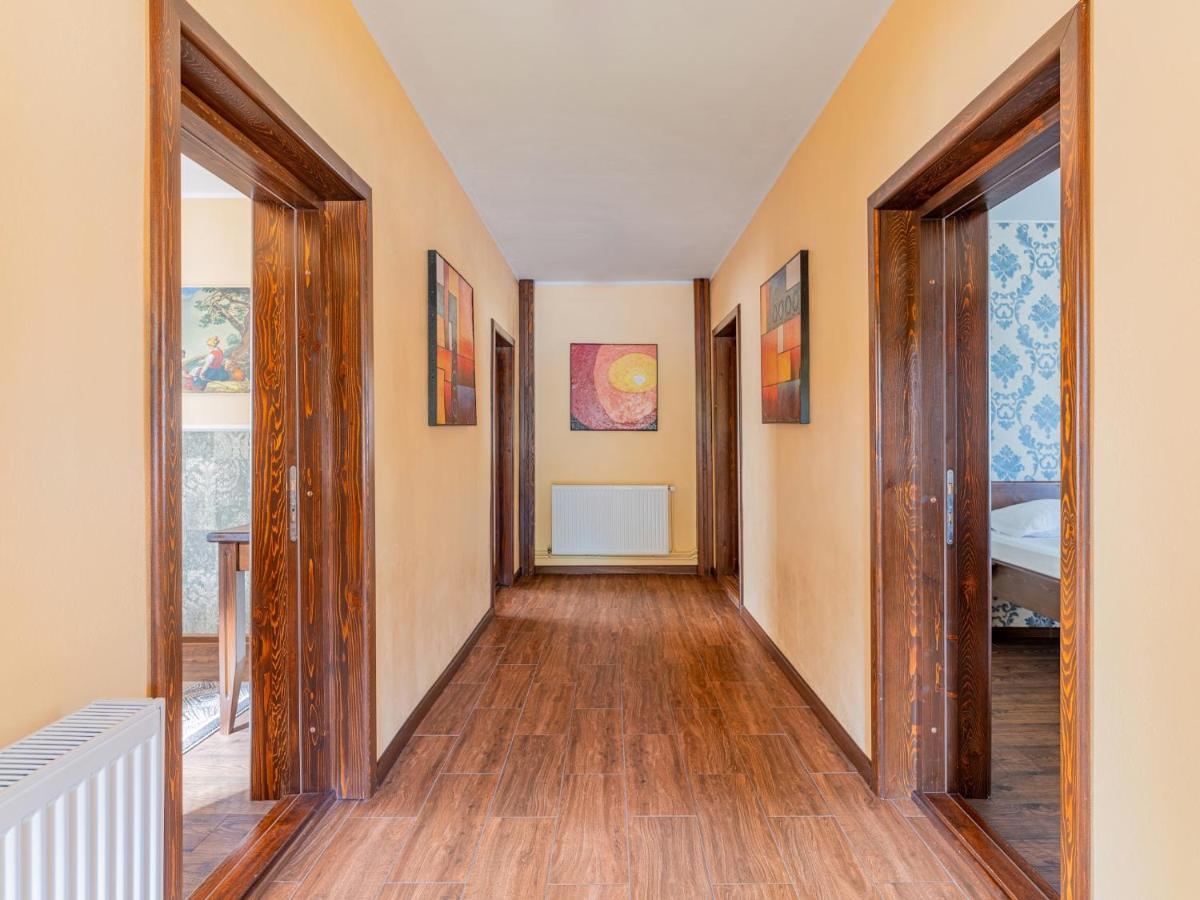 ホテル Casa Saraste Rîşnov エクステリア 写真