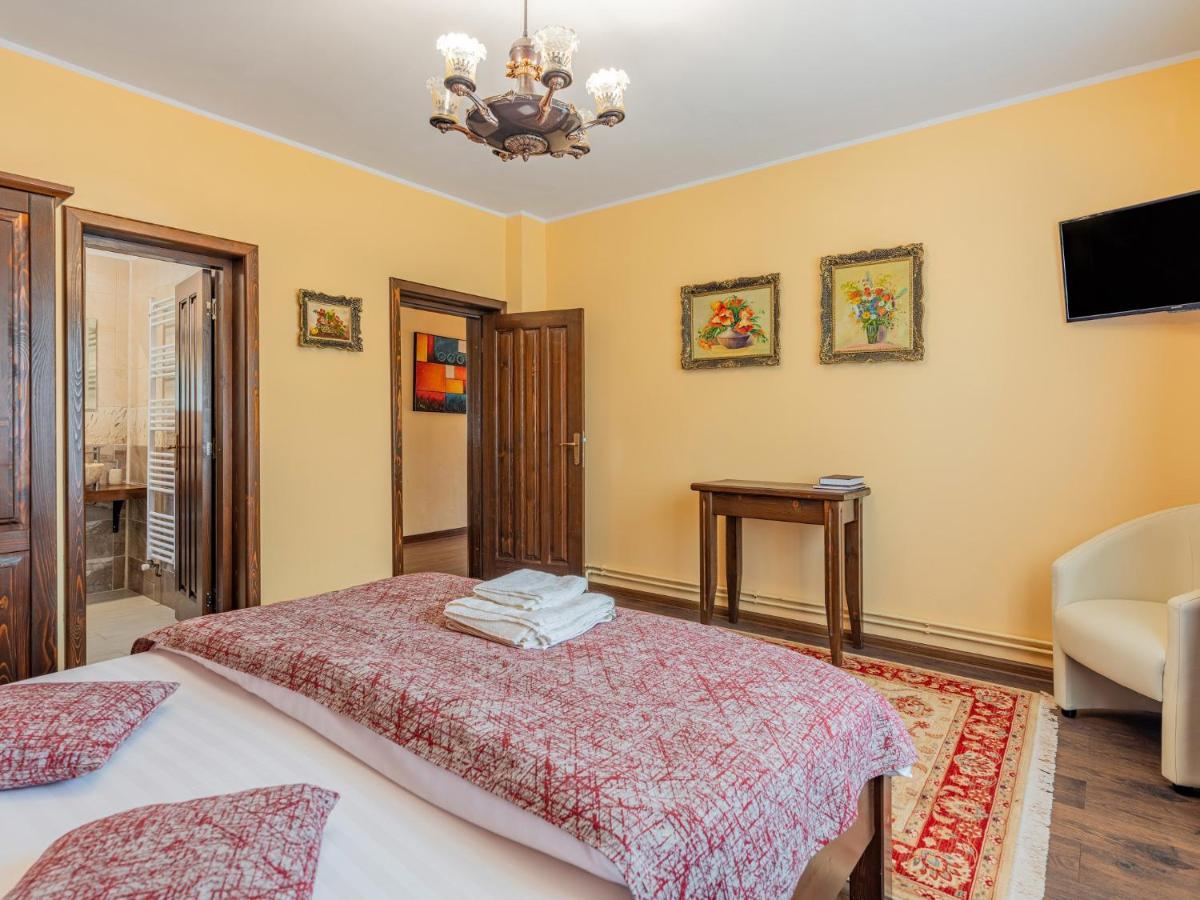 ホテル Casa Saraste Rîşnov エクステリア 写真