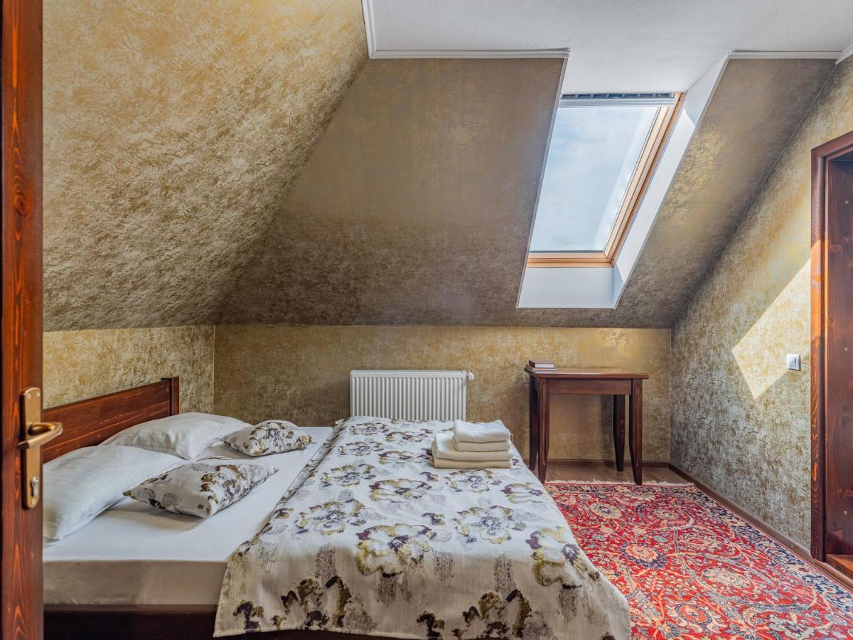 ホテル Casa Saraste Rîşnov エクステリア 写真