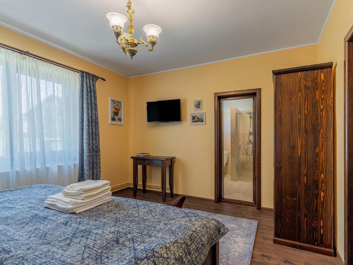 ホテル Casa Saraste Rîşnov エクステリア 写真