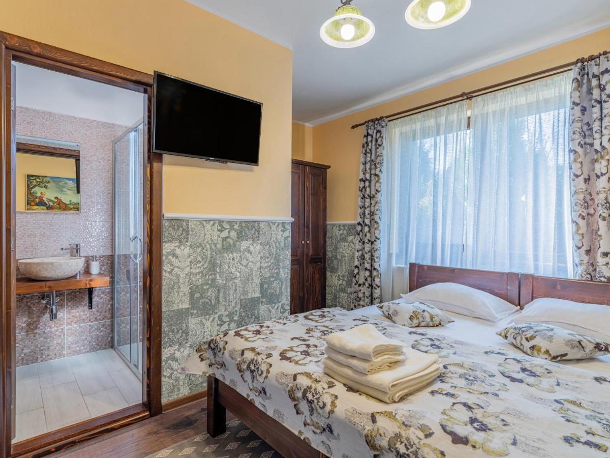 ホテル Casa Saraste Rîşnov エクステリア 写真