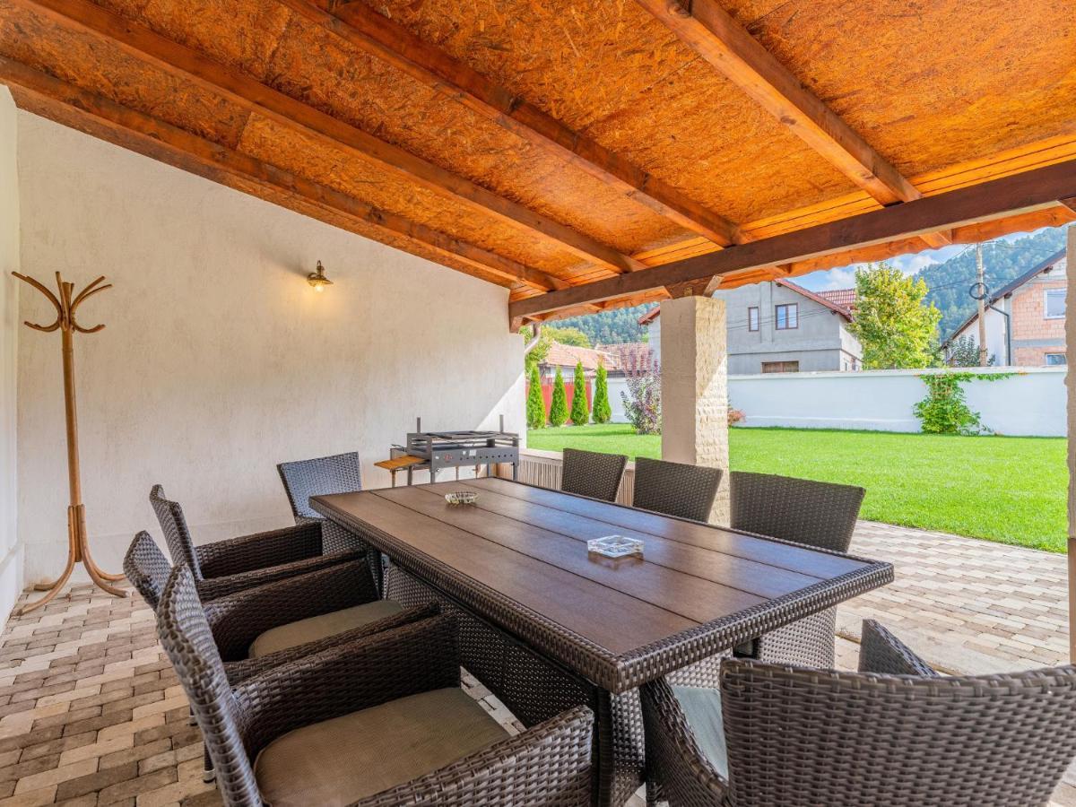 ホテル Casa Saraste Rîşnov エクステリア 写真