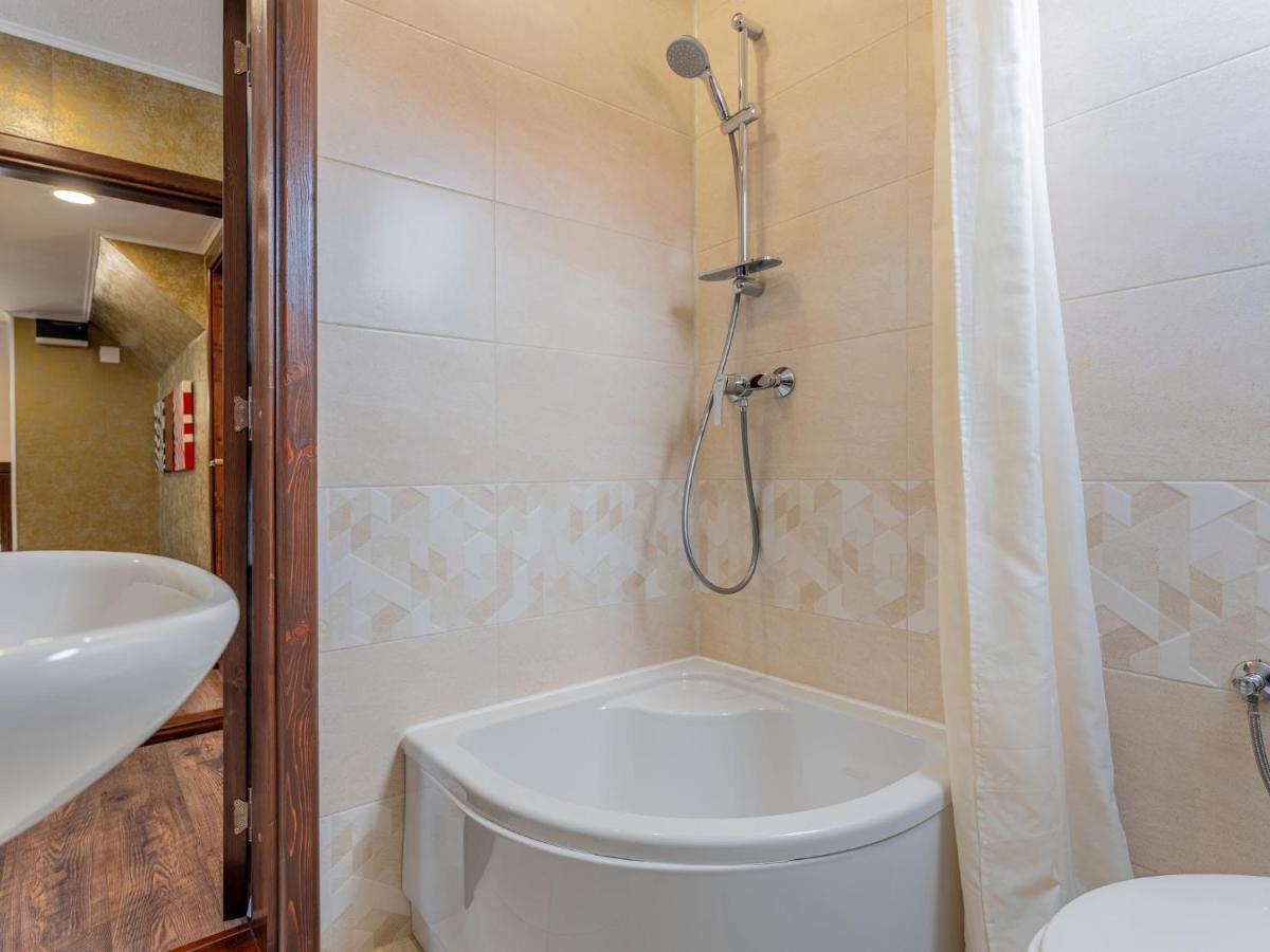 ホテル Casa Saraste Rîşnov エクステリア 写真