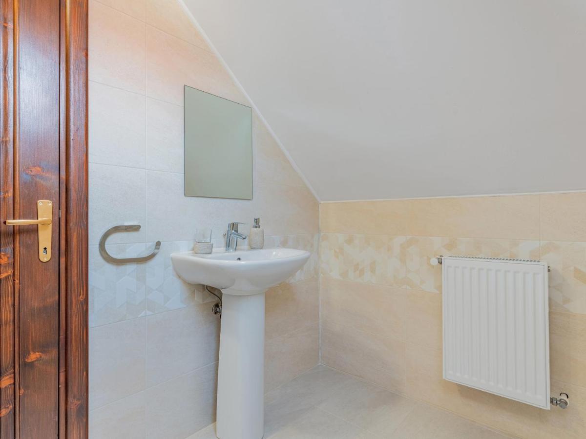 ホテル Casa Saraste Rîşnov エクステリア 写真
