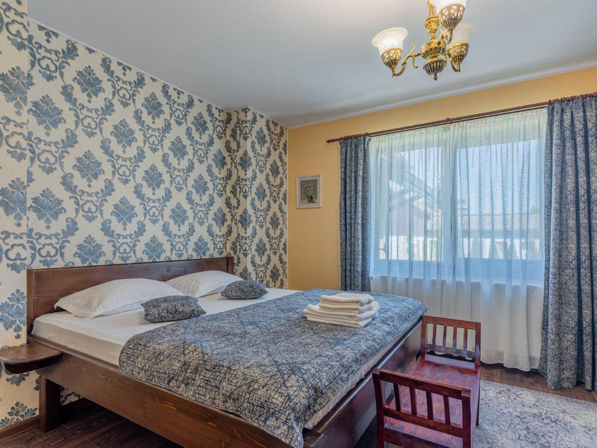 ホテル Casa Saraste Rîşnov エクステリア 写真