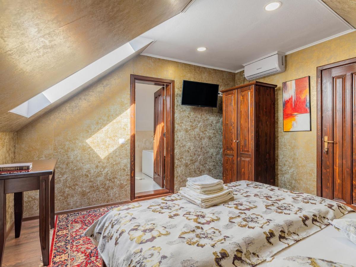ホテル Casa Saraste Rîşnov エクステリア 写真
